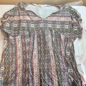 Hypelia Women's Vibrant Geometric Blouse - Multicolor